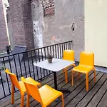 Holt Hotel *