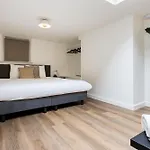 Hotel Holt *