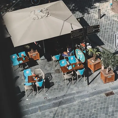 Holt Hotel *