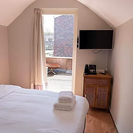 Holt Hotel *
