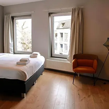 Hotel Holt *