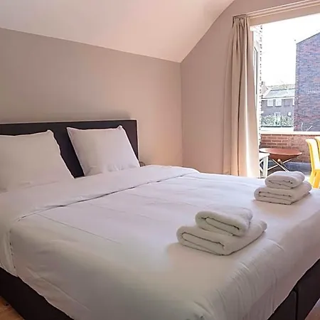 Holt Hotel *