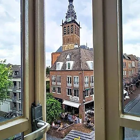 Holt Hotel *