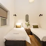 Hotel Holt *